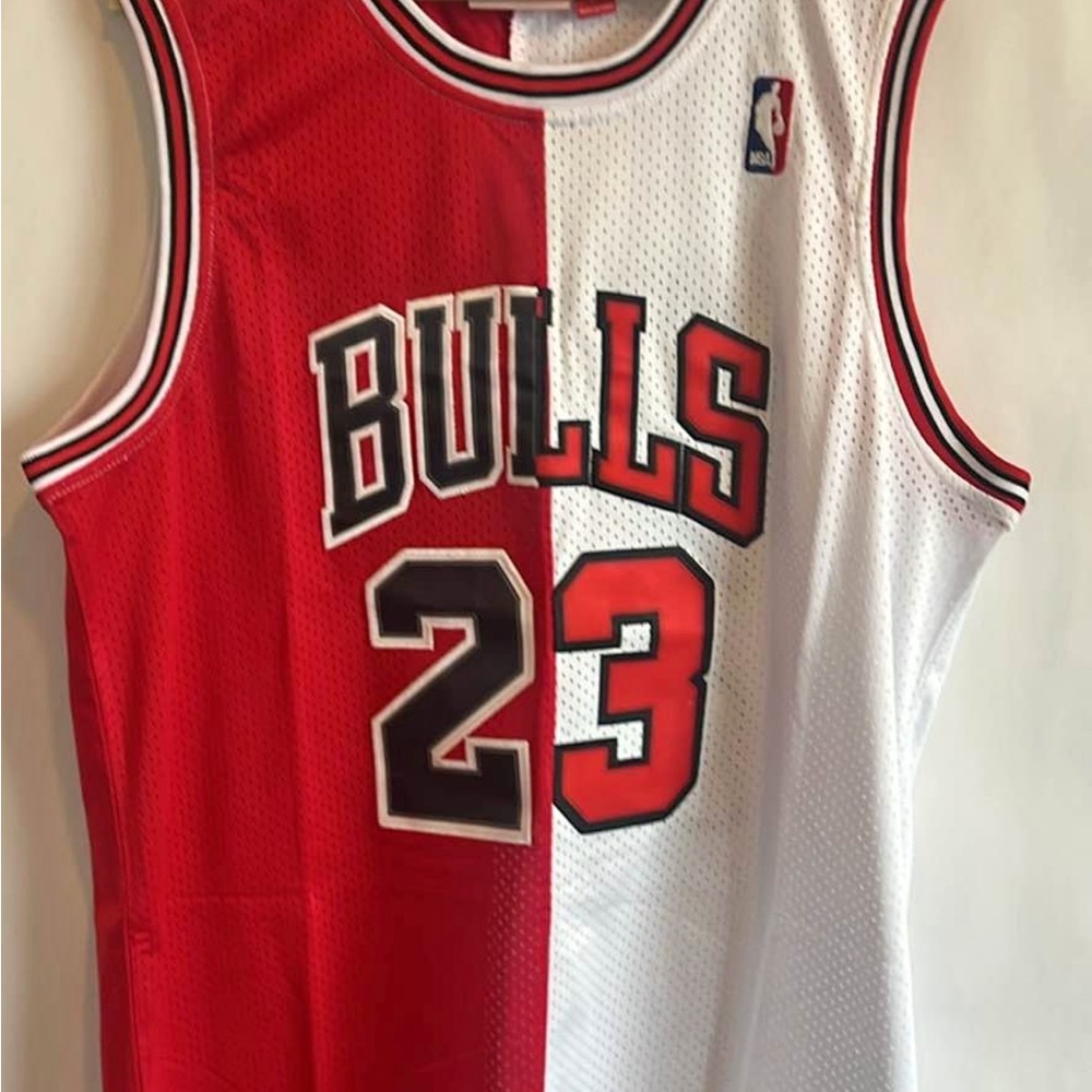 Mitchell & Ness Micheal Jordan jersey